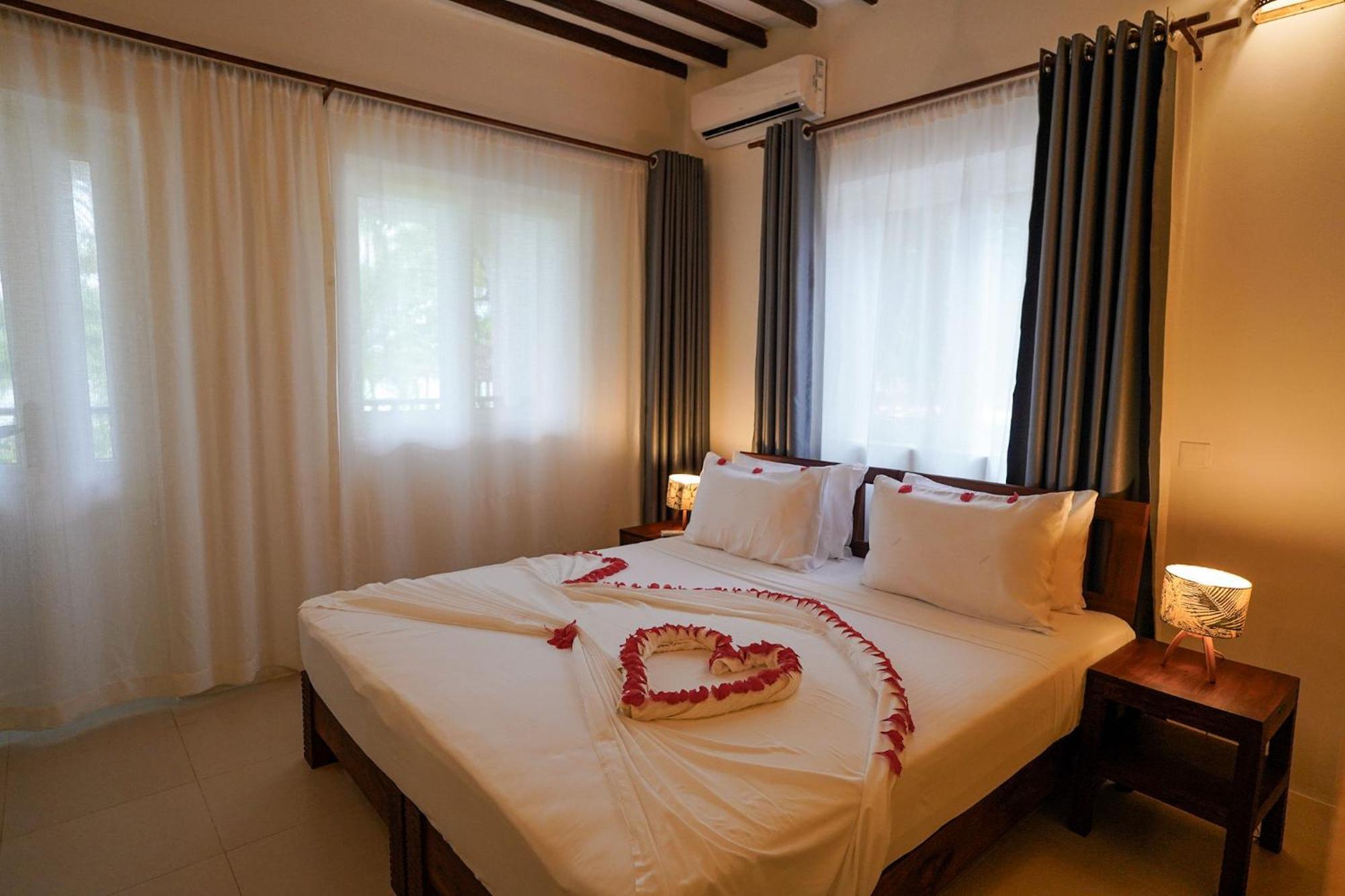Manolo Beach Resort Uroa Room photo