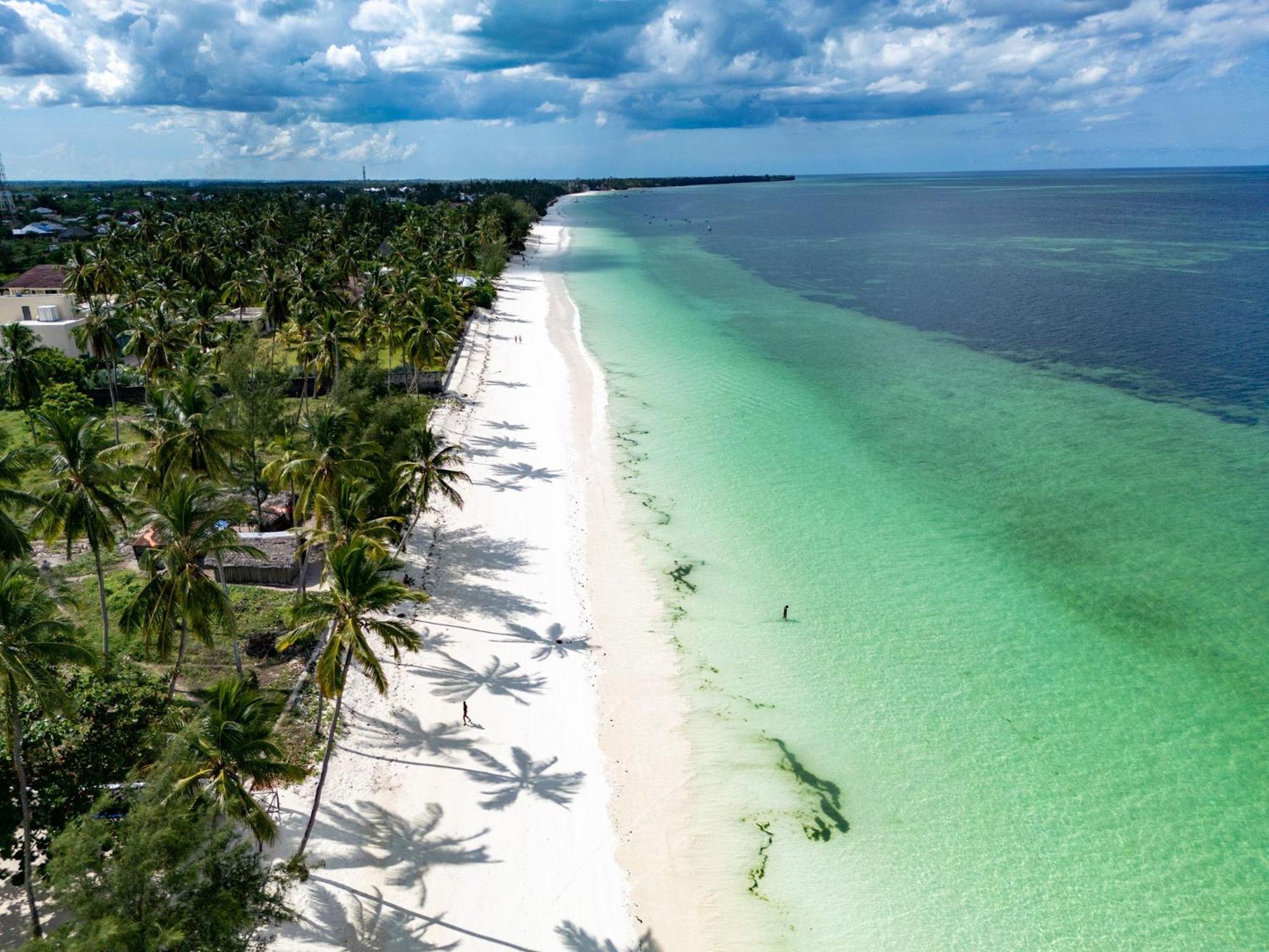 Manolo Beach Resort Uroa Exterior photo