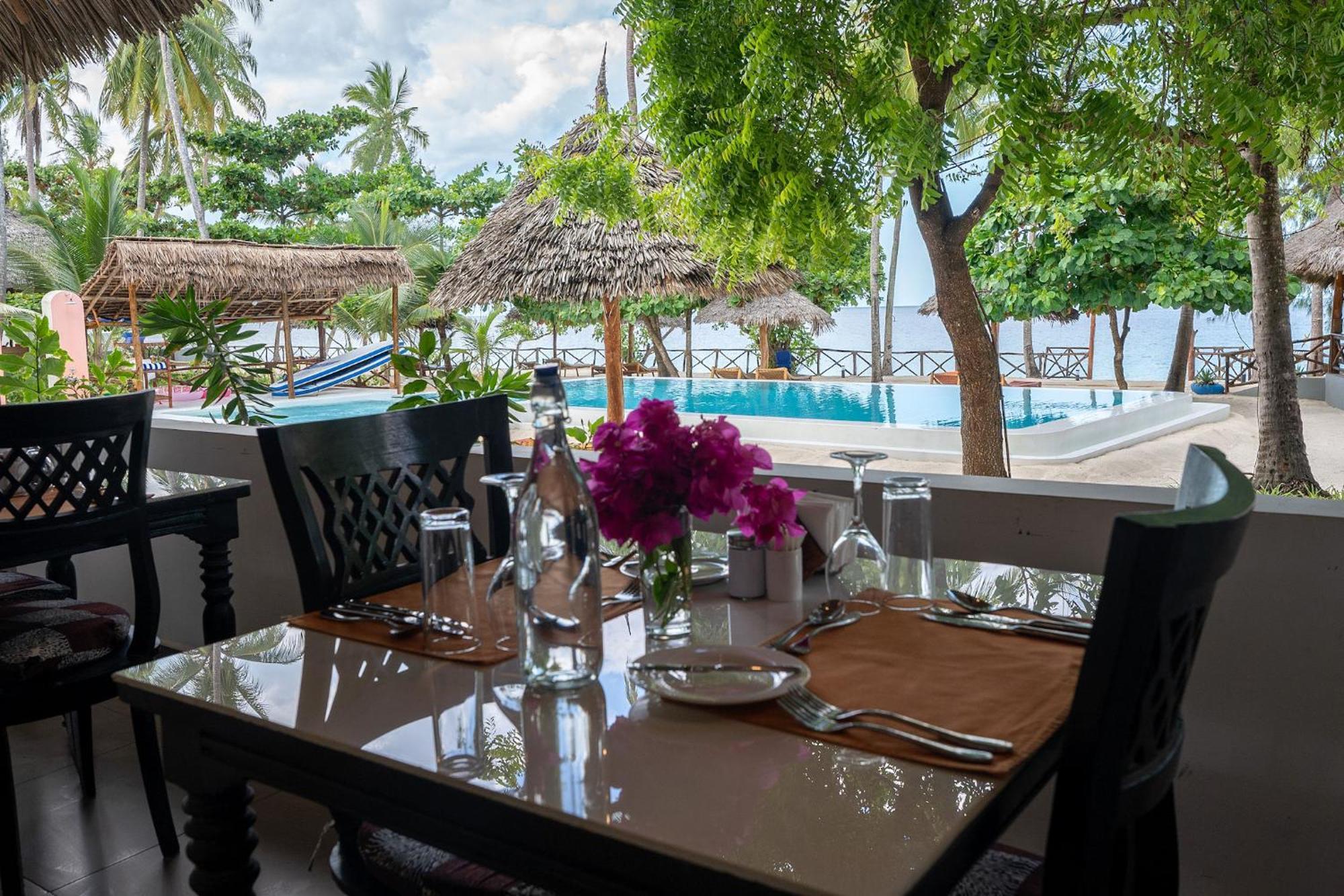Manolo Beach Resort Uroa Exterior photo