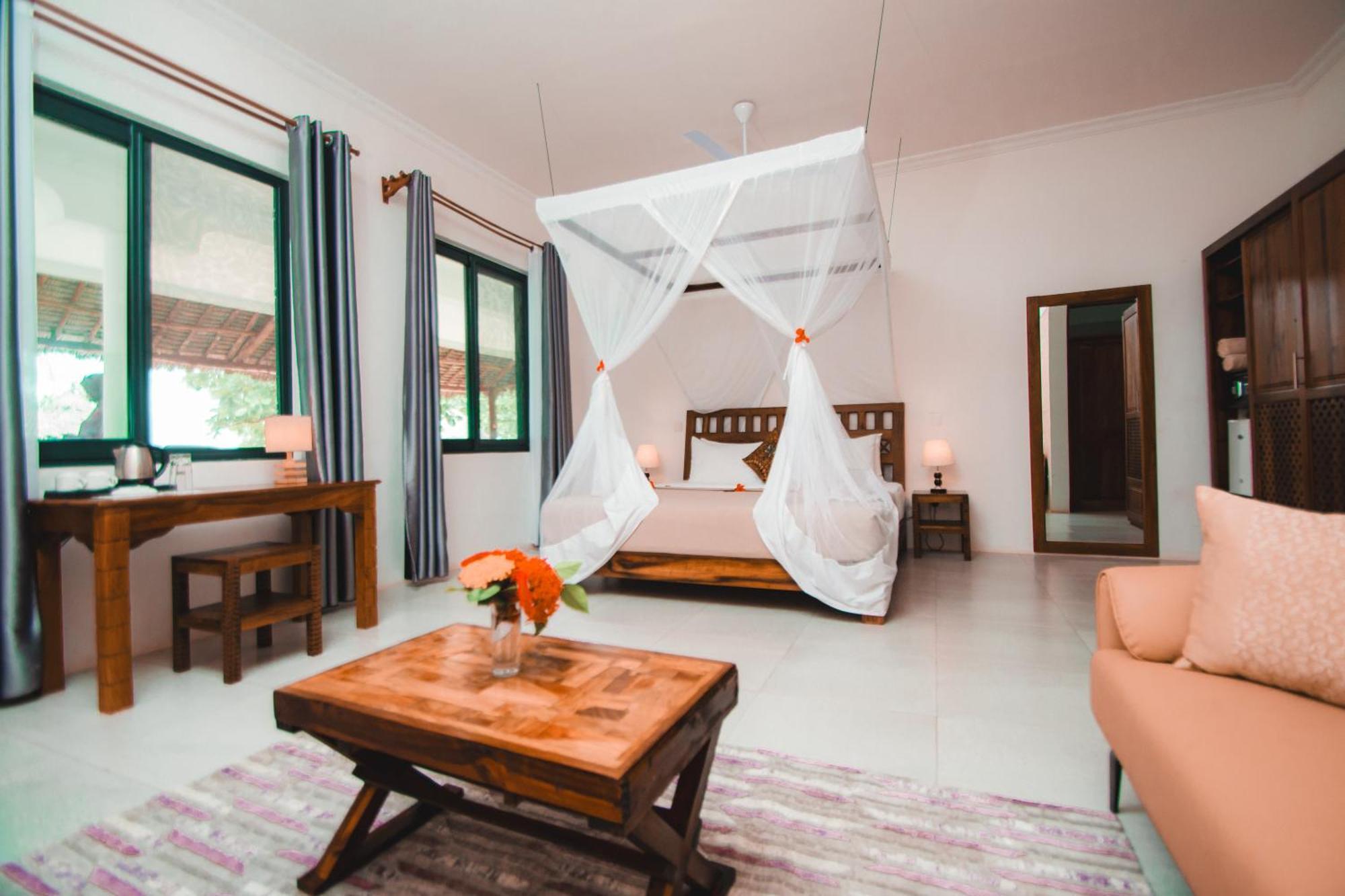 Manolo Beach Resort Uroa Exterior photo
